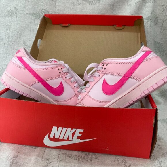 Nike Dunk Low Triple Pink - Picture 2 of 8